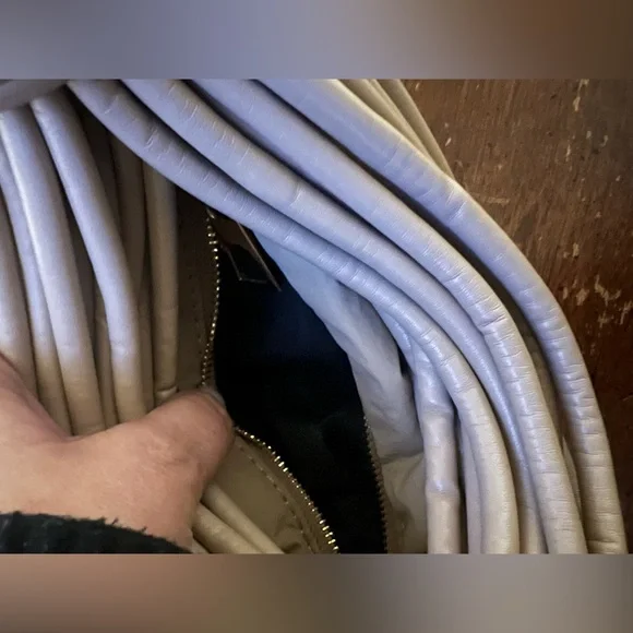 Stylish unique double knot bag Tan Handbag no branding but very stylish - Picture 4 of 6